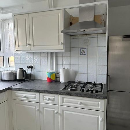 Spacious 2 Bed Flat Barking  Bagian luar foto