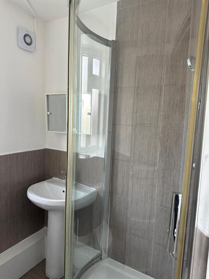 Spacious 2 Bed Flat Barking  Bagian luar foto