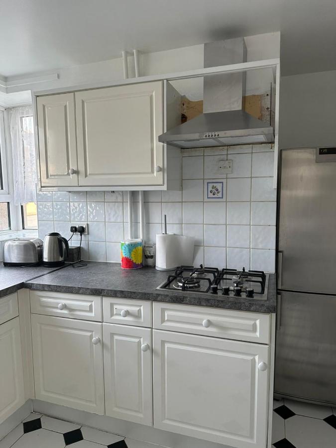 Spacious 2 Bed Flat Barking  Bagian luar foto