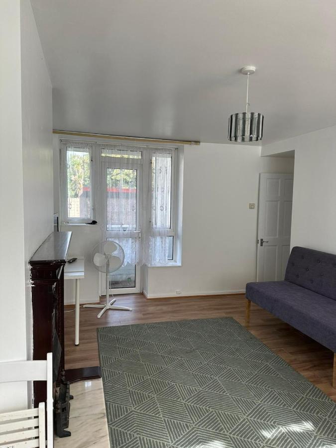 Spacious 2 Bed Flat Barking  Bagian luar foto