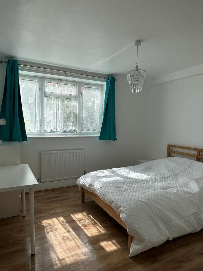 Spacious 2 Bed Flat Barking  Bagian luar foto